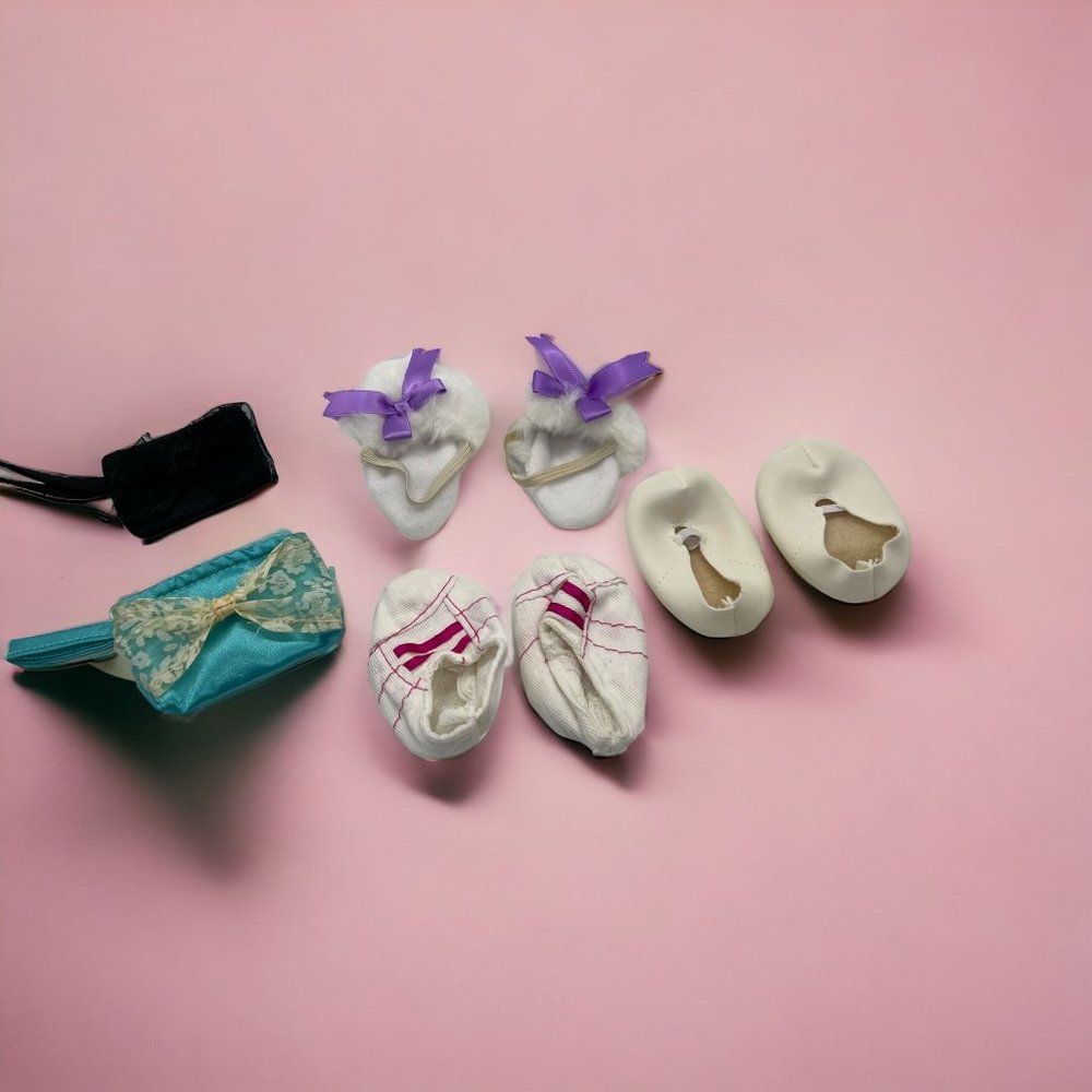 Lot of 5 18" Doll Items 3 pair of shoes 2 purses wristlets White Green Black Bow